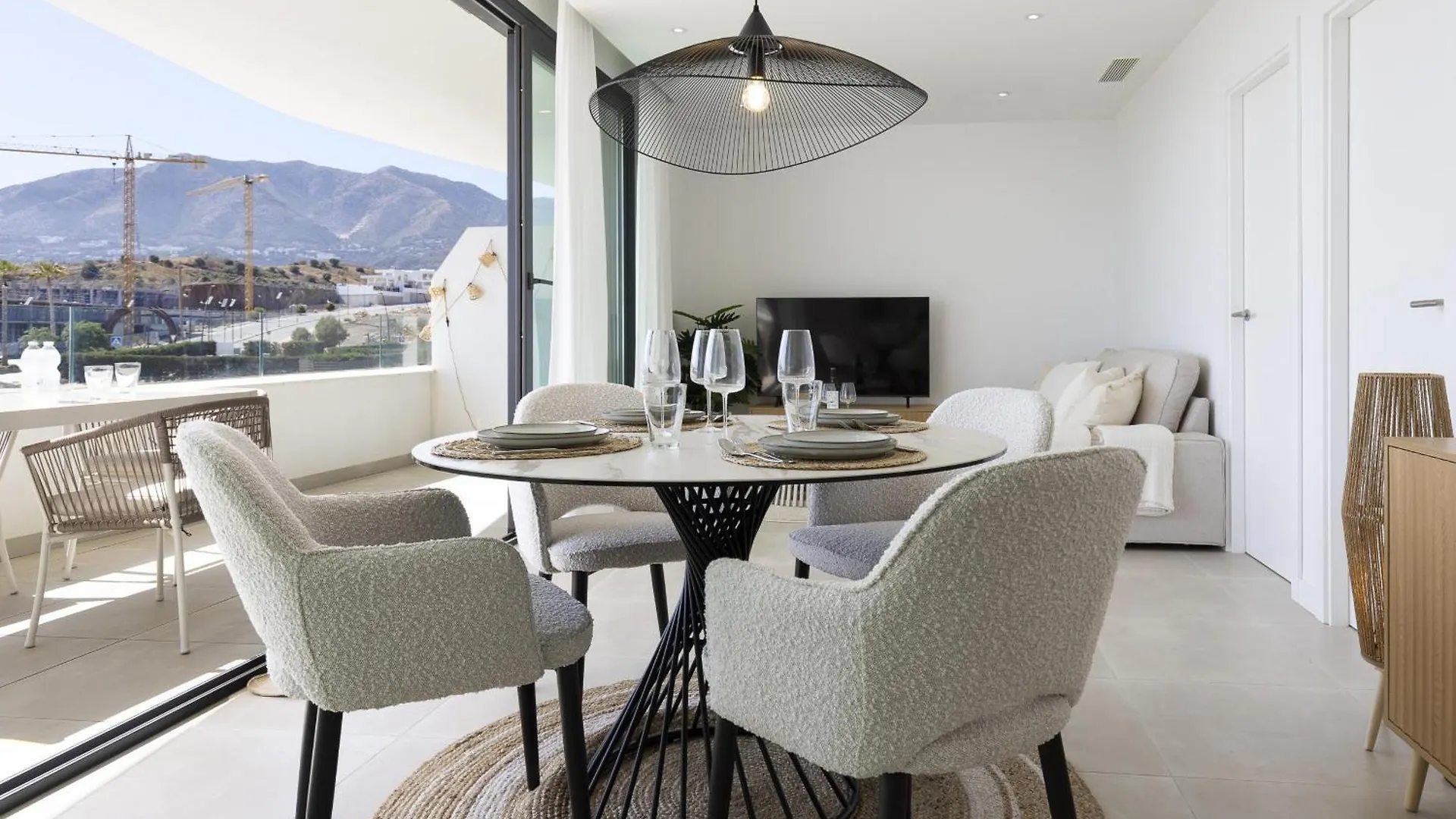 Modern Luxury Suite With Terrace In Higueron Fuengirola