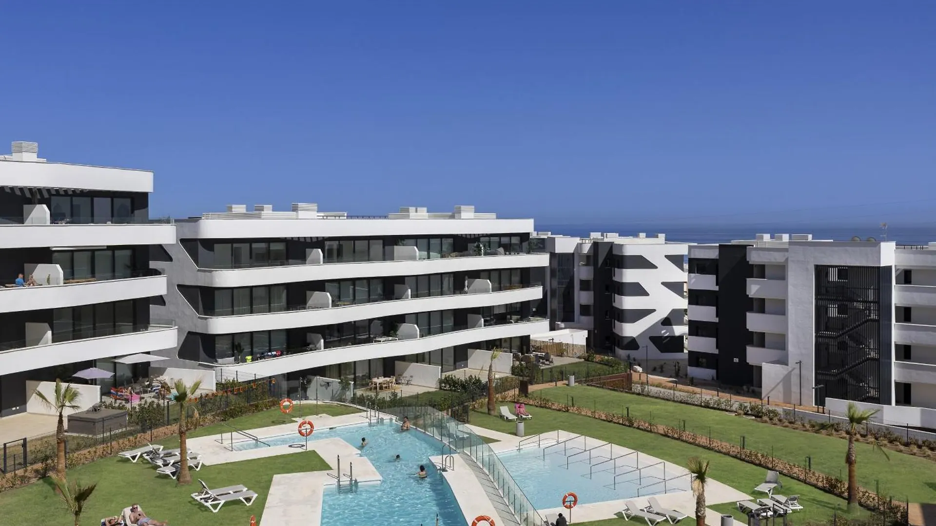 Modern Luxury Suite With Terrace In Higueron Fuengirola