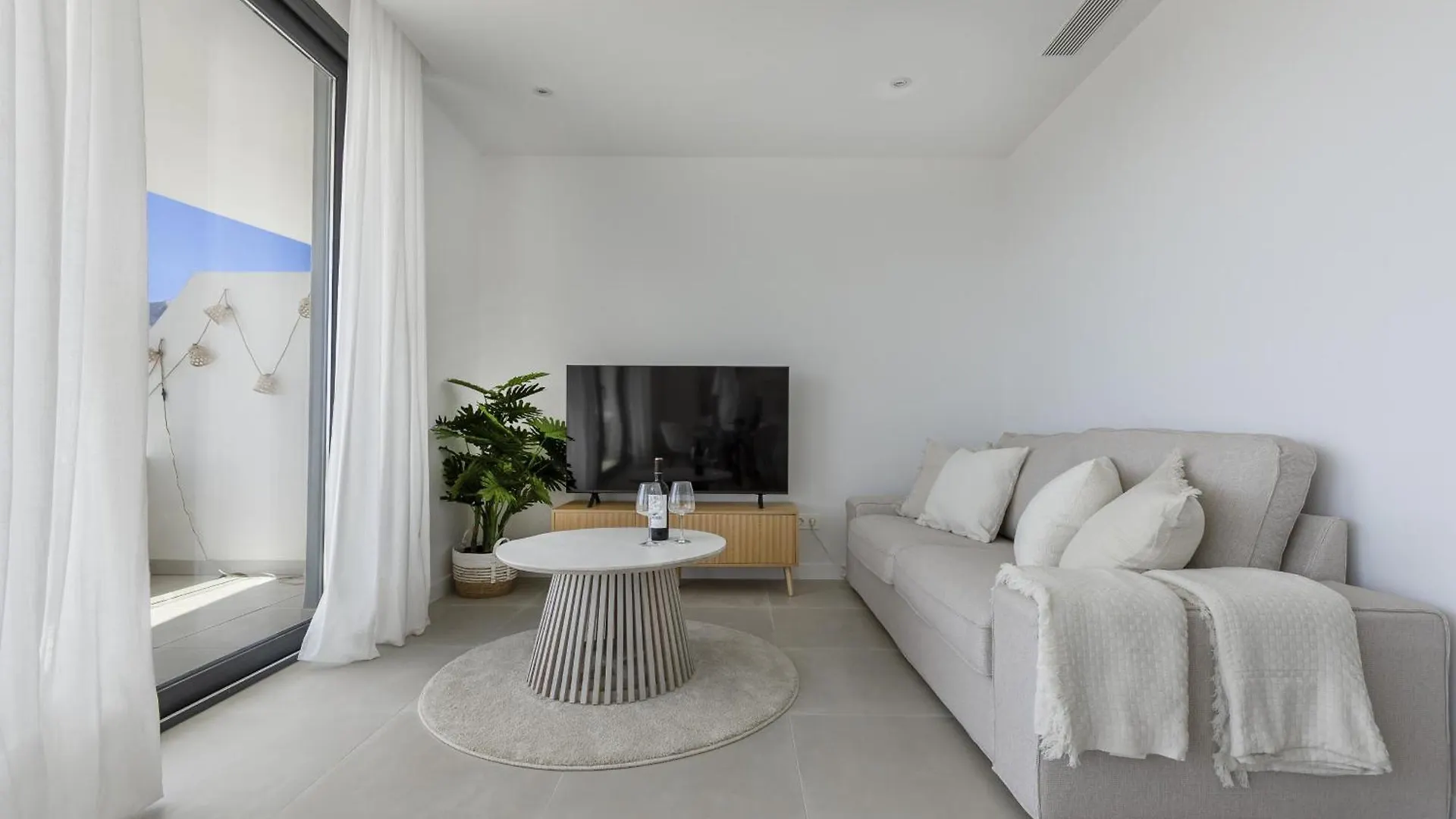 Apartment Modern Luxury Suite With Terrace In Higueron Fuengirola