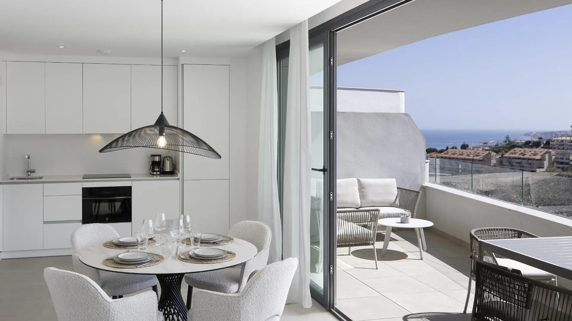 Apartment Modern Luxury Suite With Terrace In Higueron Fuengirola